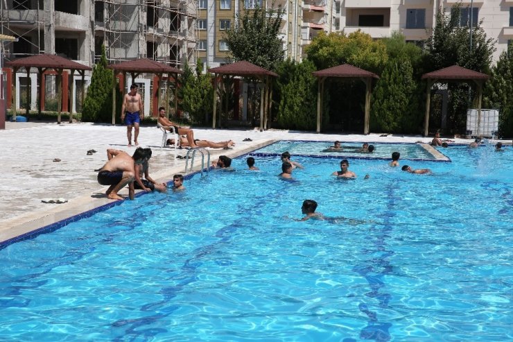 Karaköprü Belediyesi Yüzme Havuzu hizmete sunuldu