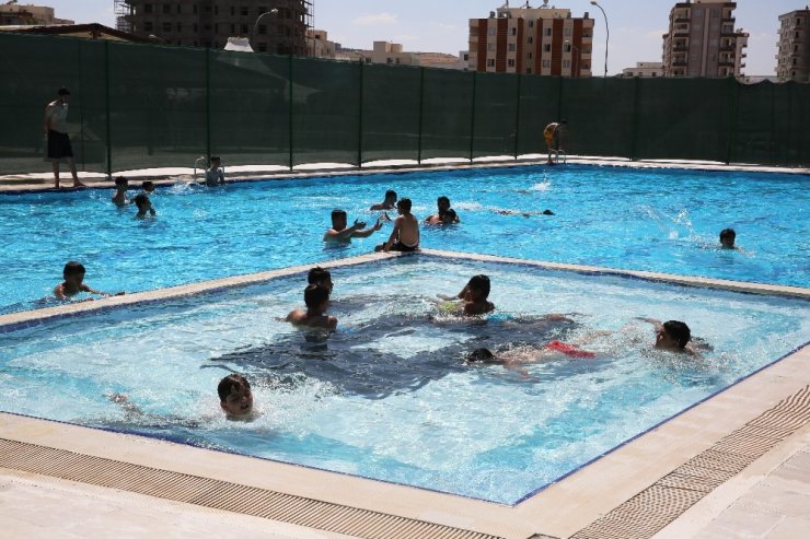 Karaköprü Belediyesi Yüzme Havuzu hizmete sunuldu