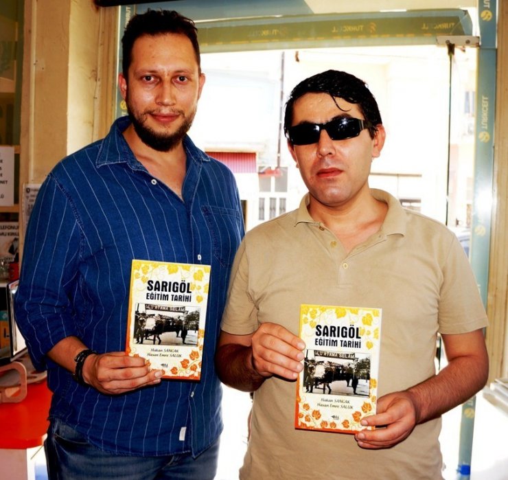 Görme engelli Türkçe öğretmeninden geleceğe ışık tutacak kitap