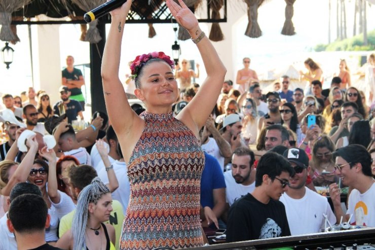 Merve Özbey’den şaşırtan aşk açıklaması