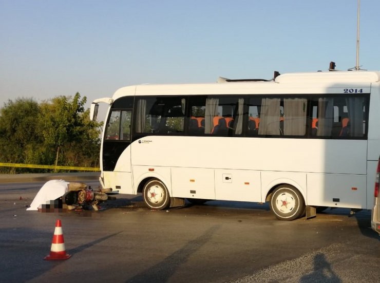 Çanakkale’de otobüs ile motosiklet çarpıştı: 1 ölü