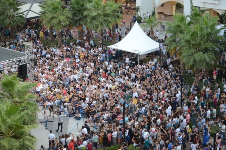 Binlerce İzmirlinin katıldığı caz festivali bu yıl 2-3-4 Ağustos’ta