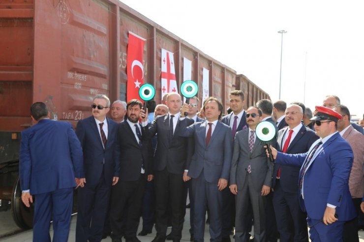 Türkiye ile Gürcistan arasındaki ilk ihracat treni Erzurum’dan hareket etti