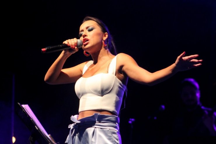 Tuğba Yurt, Bayburtluları coşturdu