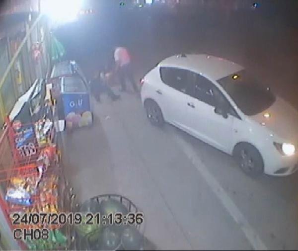 Konya'da sürücü, yola atlayan yayaya çarpmamak isterken kaldırımdaki baba ve çocuklarına çarptı!