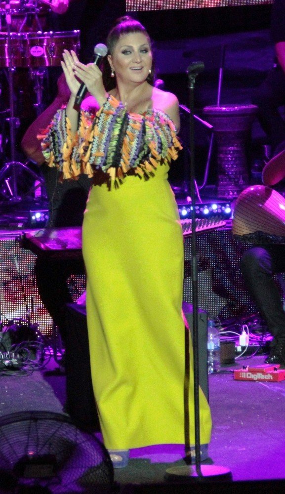 Sibel Can tatilcileri coşturdu