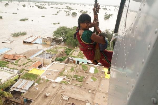 Hindistan’daki sel felaketinde ölü sayısı 95’e çıktı