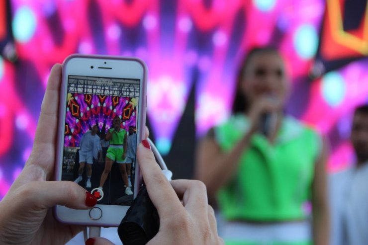 İrem Derici İzmir Optimum’u salladı