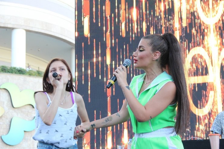 İrem Derici İzmir Optimum’u salladı