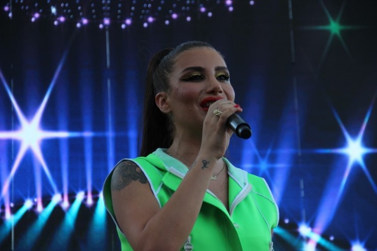 İrem Derici İzmir Optimum’u salladı