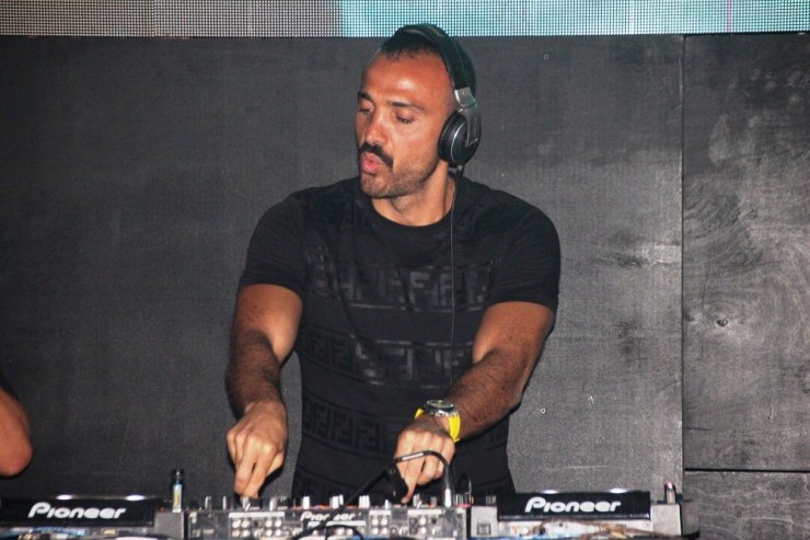 Demet söyledi Okan çaldı