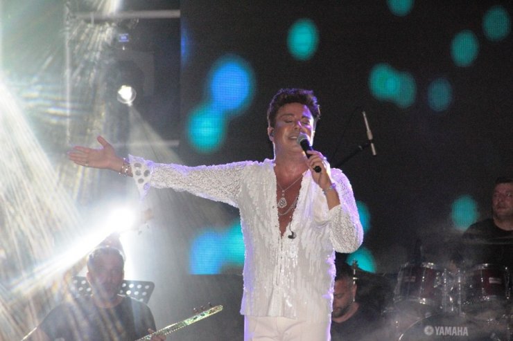 Fatih Ürek bayramın 1’inci günü tatilcileri coşturdu