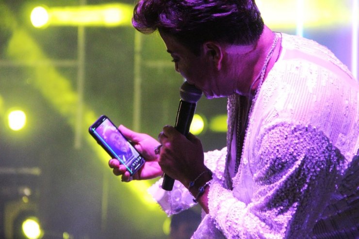 Fatih Ürek bayramın 1’inci günü tatilcileri coşturdu