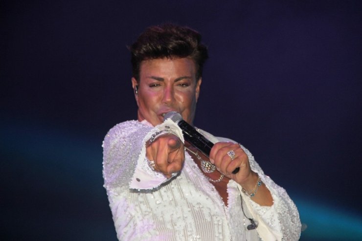 Fatih Ürek bayramın 1’inci günü tatilcileri coşturdu