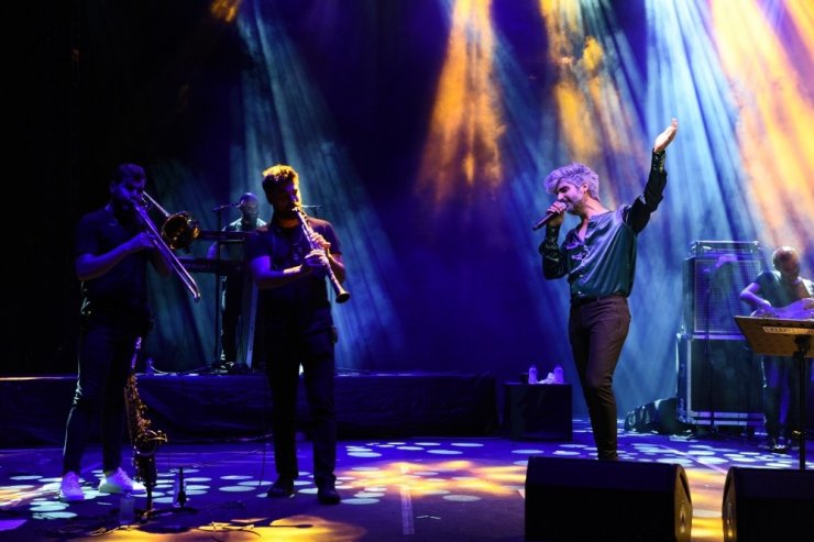 Manuş Baba’dan tarihi antik tiyatroda konser