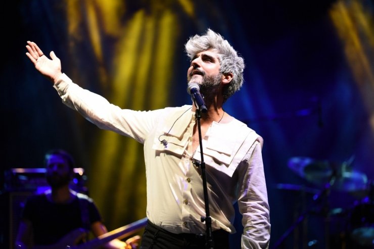 Manuş Baba’dan tarihi antik tiyatroda konser