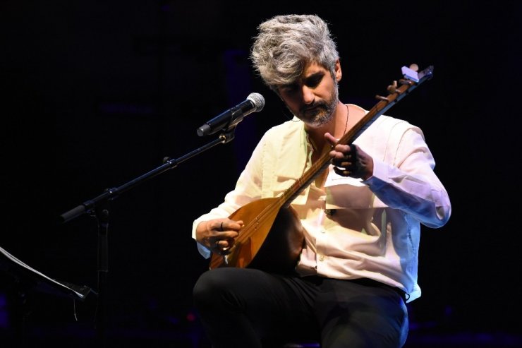 Manuş Baba’dan tarihi antik tiyatroda konser