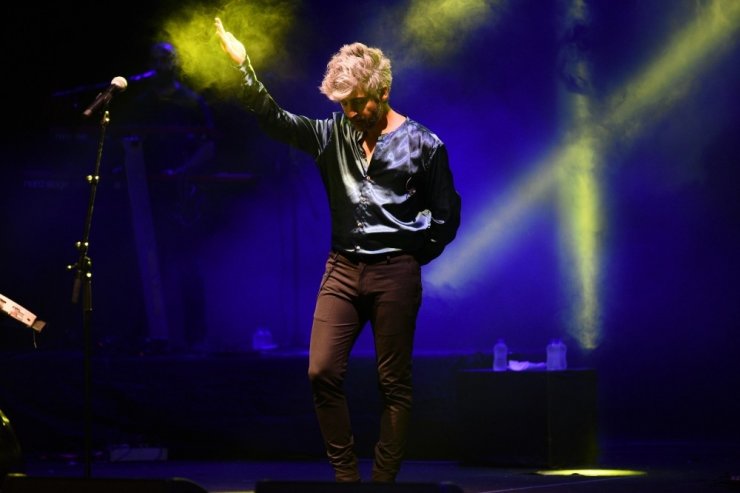 Manuş Baba’dan tarihi antik tiyatroda konser