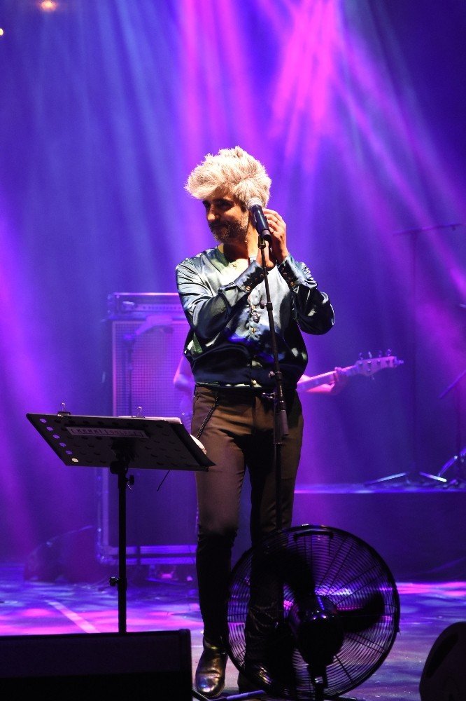 Manuş Baba’dan tarihi antik tiyatroda konser