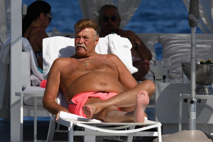 Nuri Alço Bodrum’da tatil yapıyor