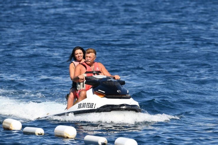 Nuri Alço Bodrum’da tatil yapıyor