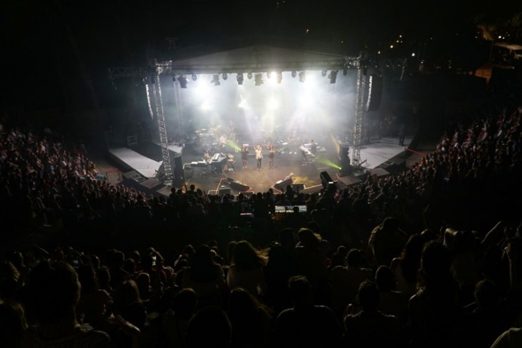 Kenan Doğulu Ayvalıklı hayranlarıyla buluştu