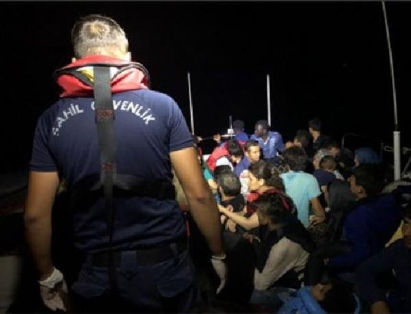 Çeşme ve Seferihisar'da 105 kaçak göçmen yakalandı