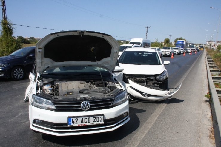 Altı aracın karıştığı zincirleme kazada 1 kişi yaralandı
