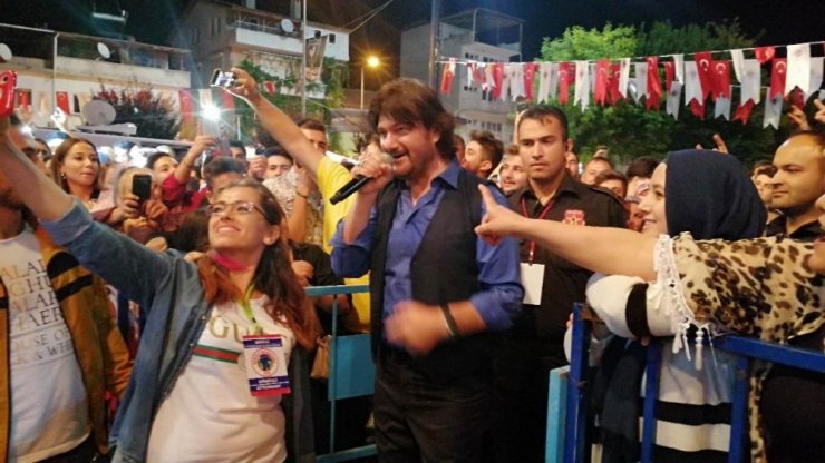 Ahmet Şafak hayranları ile Bekilli’de bir araya geldi