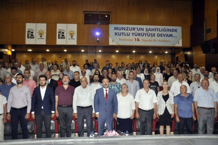AK Parti Tunceli’de, 18’inci yaşını kutladı