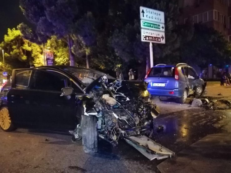 Kadıköy’de yürekleri ağza getiren kaza: 3 yaralı