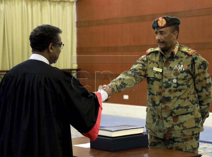 Sudan’da Abdulfettah el-Burhan, Konsey Başkanı olarak yemin etti