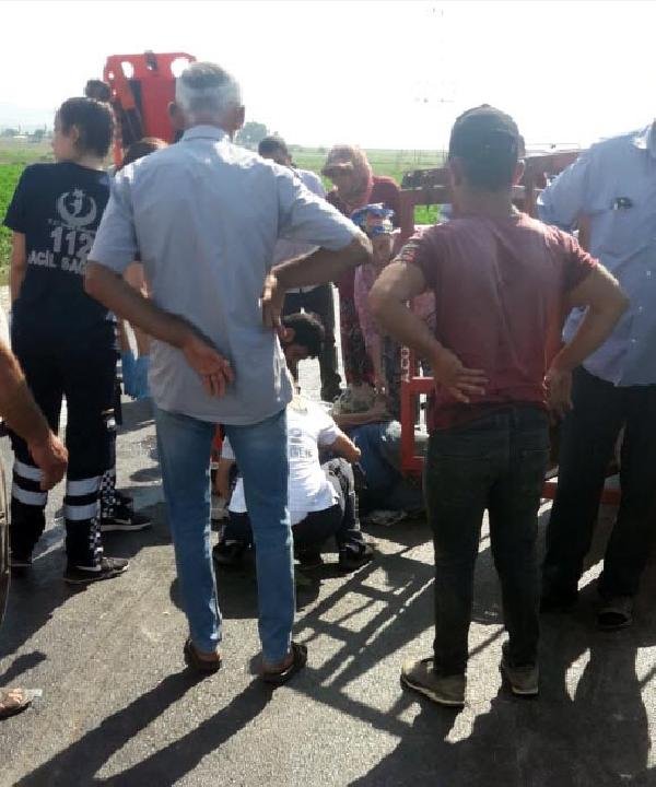 Traktörün römorku devrildi; 11 tarım işçisi yaralı