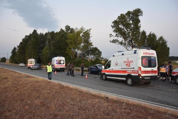 Ambulansında karıştığı zincirleme kazada 3 kişi öldü, 4 yaralı