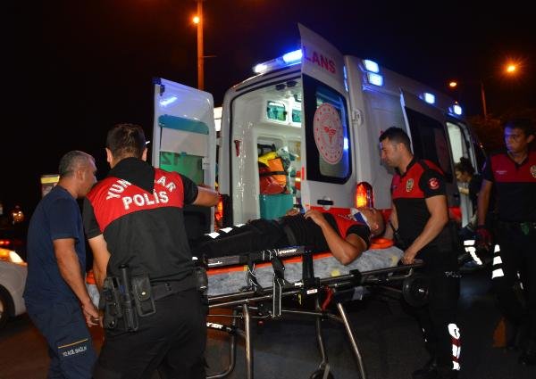 Otomobil ile çarpışan motosikletli Yunus polisi, yaralandı