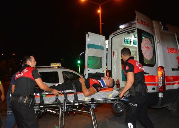 Otomobil ile çarpışan motosikletli Yunus polisi, yaralandı