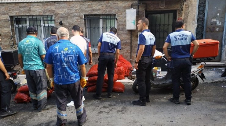 Beyoğlu’nda sağlıksız koşullarda çalışan 2 midye imalathanesi mühürlendi