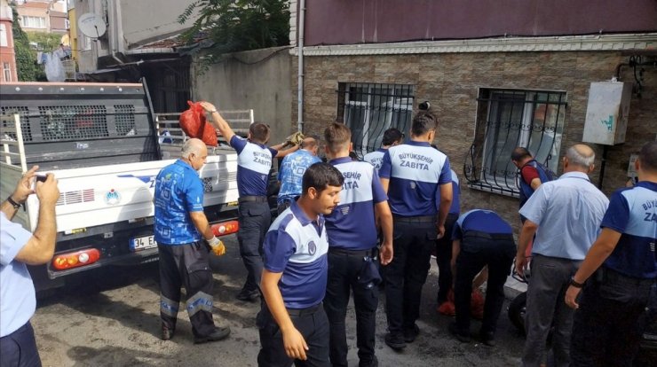 Beyoğlu’nda sağlıksız koşullarda çalışan 2 midye imalathanesi mühürlendi