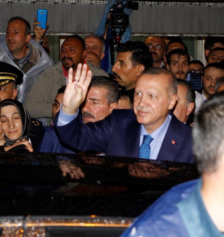 Cumhurbaşkanı Erdoğan babaocağı Güneysu’da hemşehrilerine hitap etti