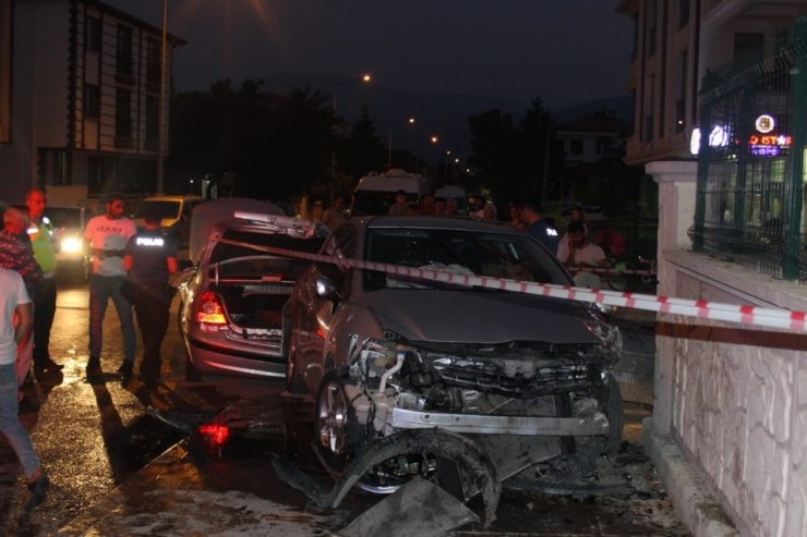 Erzincan’da iki ayrı trafik kazasında 4 kişi yaralandı