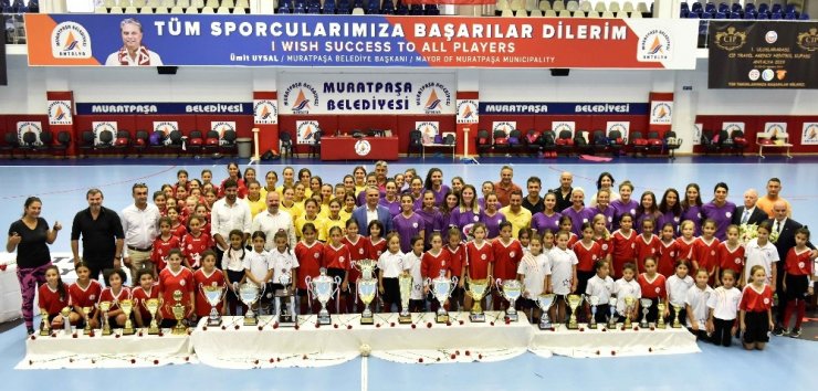 Muratpaşa Belediyespor kadın hentbol takımı sezonu resmen açtı