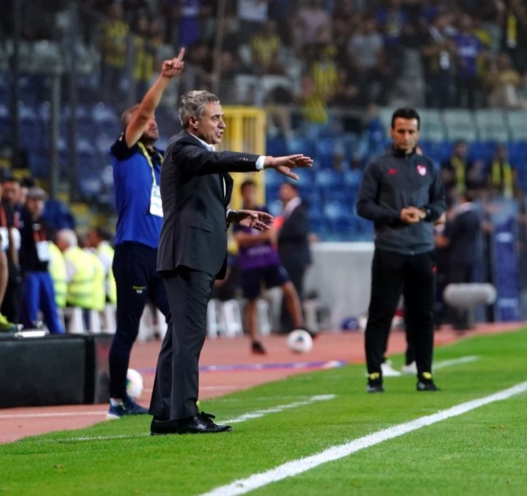 Süper Lig: M.Başakşehir: 1 - Fenerbahçe: 0 (İlk yarı)