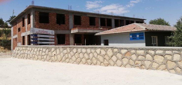 Durdurulan okul inşaatına vatandaşlardan tepki