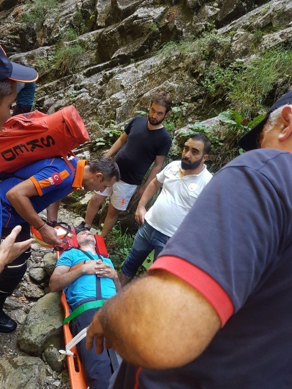 Kanyonda mahsur kalan yaralı vatandaş için kurtarma ekipleri seferber oldu