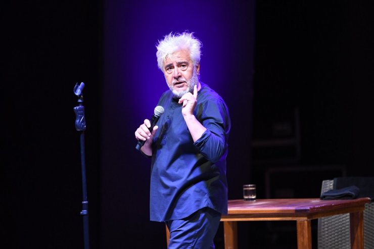 Uğur Yücel seyircileri kahkahaya boğdu