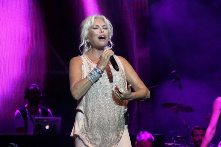 Ajda Pekkan’a Bodrum’da yoğun ilgi