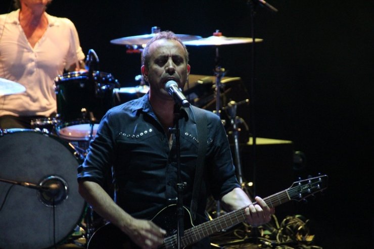 Haluk Levent’ten hayranlarına: “Çektiğiniz fotoğrafların beni sevmenizle bir alakası yok”