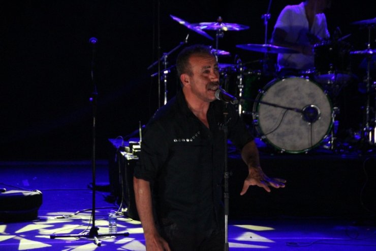 Haluk Levent’ten hayranlarına: “Çektiğiniz fotoğrafların beni sevmenizle bir alakası yok”