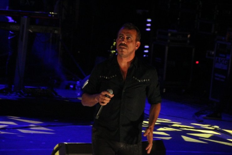 Haluk Levent’ten hayranlarına: “Çektiğiniz fotoğrafların beni sevmenizle bir alakası yok”