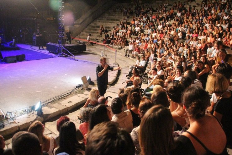 Haluk Levent’ten hayranlarına: “Çektiğiniz fotoğrafların beni sevmenizle bir alakası yok”